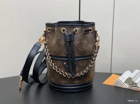 Canoe New Bag-14*20.5*14CM VUITTON LOUIS 0611